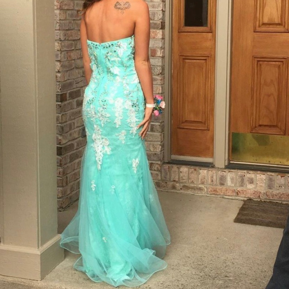 Prom dress - Picture 4 of 6